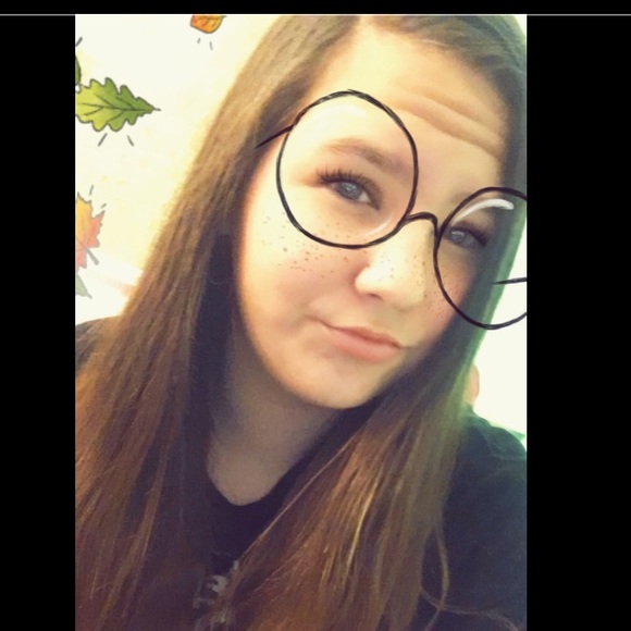 Meet your Posher, Gracey - Picture 2 of 6